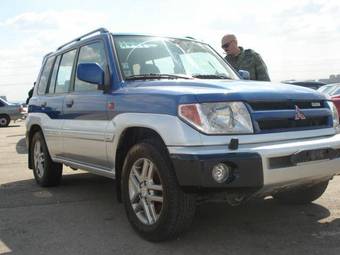 2001 Mitsubishi Pajero Pictures