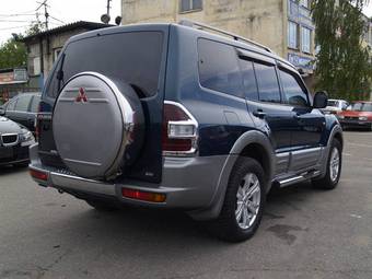 2001 Mitsubishi Pajero Photos