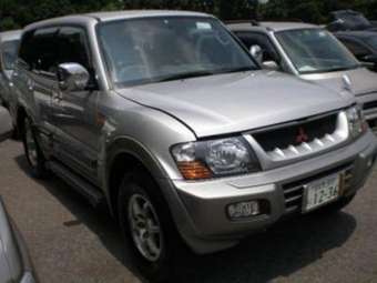 2002 Mitsubishi Pajero Pictures