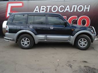 2002 Mitsubishi Pajero Pictures