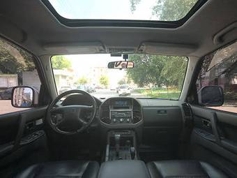 2002 Mitsubishi Pajero Photos