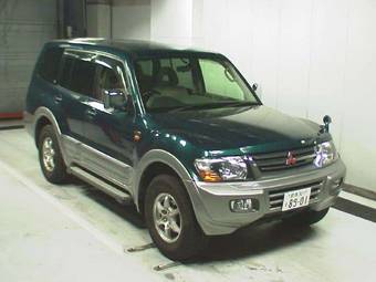 2002 Mitsubishi Pajero Pictures