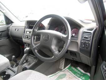 2002 Mitsubishi Pajero Pictures