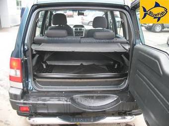 2002 Mitsubishi Pajero Pictures