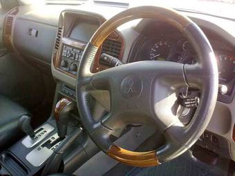 2003 Mitsubishi Pajero Pictures