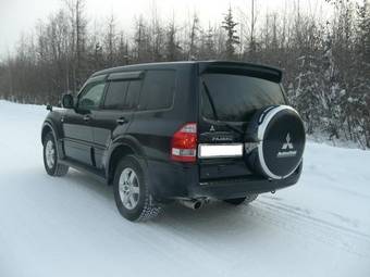 2005 Mitsubishi Pajero Photos