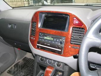 2005 Mitsubishi Pajero Photos