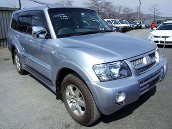 2005 Mitsubishi Pajero Photos