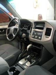 2005 Mitsubishi Pajero Photos