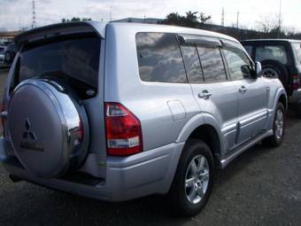 2005 Mitsubishi Pajero Photos