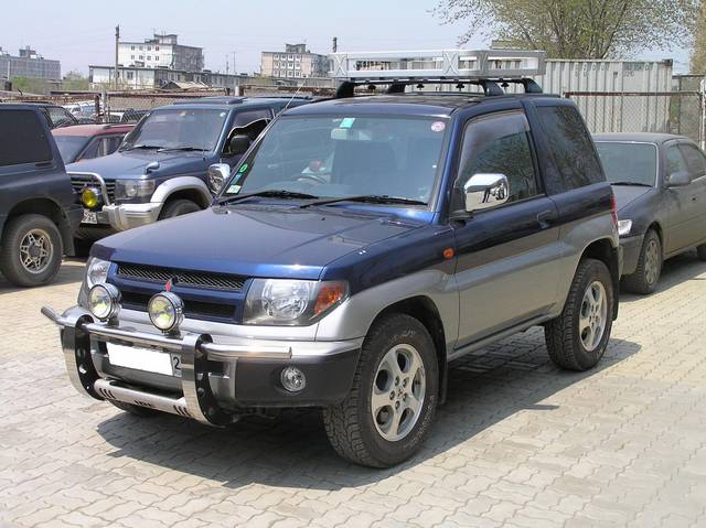 1998 Mitsubishi Pajero iO