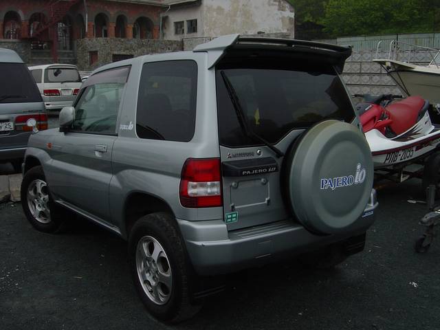 2000 Mitsubishi Pajero iO