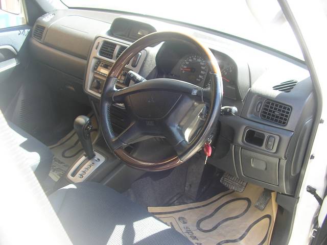 2000 Mitsubishi Pajero iO