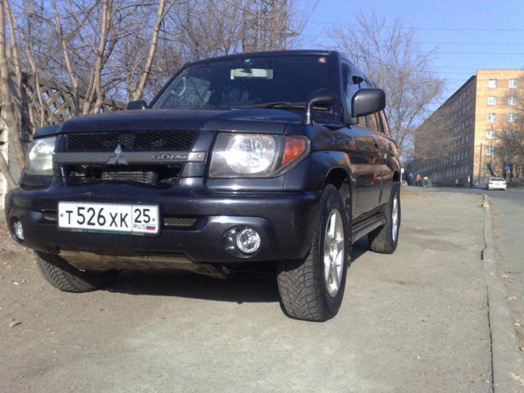 2000 Mitsubishi Pajero iO