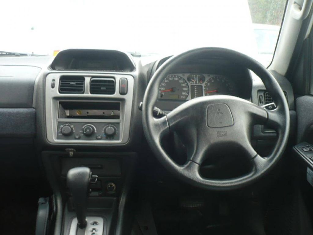 2000 Mitsubishi Pajero iO