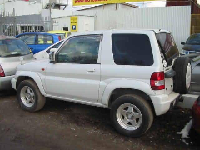 2000 Mitsubishi Pajero iO