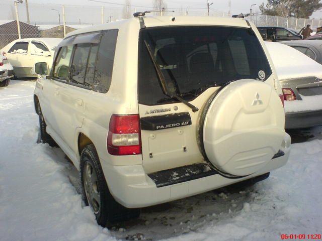 2000 Mitsubishi Pajero iO