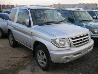 2000 Mitsubishi Pajero iO Photos