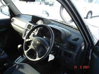 2000 Mitsubishi Pajero iO Pics