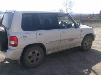 2000 Mitsubishi Pajero iO Photos