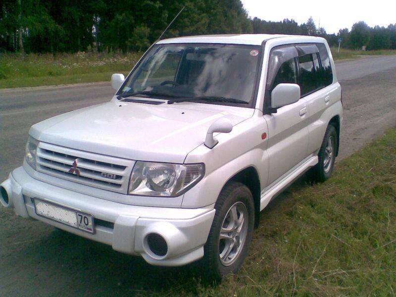 2000 Mitsubishi Pajero iO