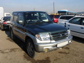 Mitsubishi pajero io 2001