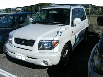 Mitsubishi pajero io 2001