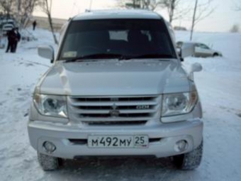 Mitsubishi pajero io 2001