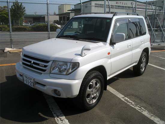 2001 Mitsubishi Pajero iO Pictures