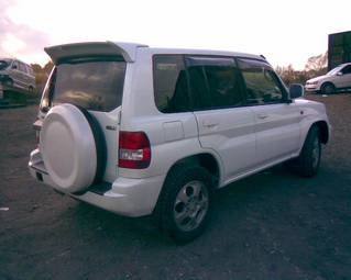 2001 Mitsubishi Pajero iO Pics