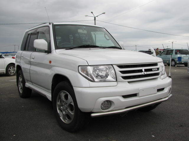 Mitsubishi pajero io 2001