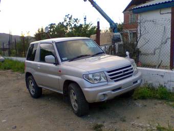 2001 Mitsubishi Pajero iO