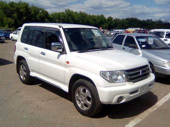 Mitsubishi pajero io 2001