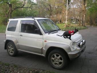 1996 Mitsubishi Pajero Junior Pictures