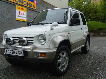 1996 Mitsubishi Pajero Junior Photos