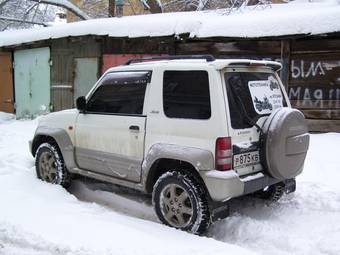 1997 Mitsubishi Pajero Junior Pictures