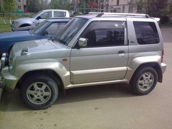 1997 Mitsubishi Pajero Junior Photos