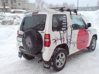 2001 Mitsubishi Pajero Mini Photos