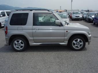 2001 Mitsubishi Pajero Mini Photos