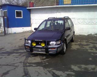 1995 Mitsubishi RVR Images