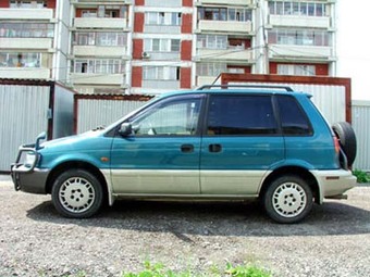 1996 Mitsubishi RVR Pictures