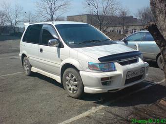 1997 Mitsubishi RVR Pictures