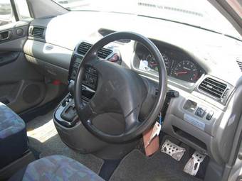 1999 Mitsubishi RVR Photos