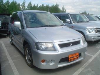 2001 Mitsubishi RVR Photos