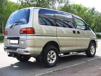2000 Mitsubishi Space Gear Images