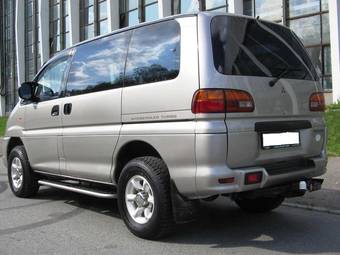 2000 Mitsubishi Space Gear Pictures
