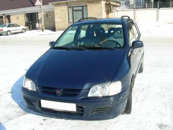 2001 Mitsubishi Space Star Pictures