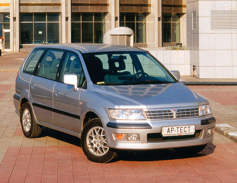 1999 Mitsubishi Space Wagon specs