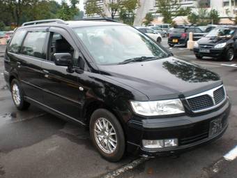 2003 Mitsubishi Space Wagon Photos