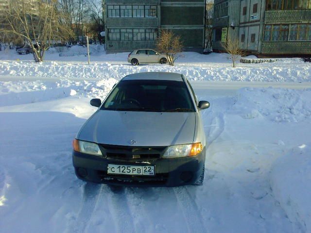 2000 Nissan AD Van